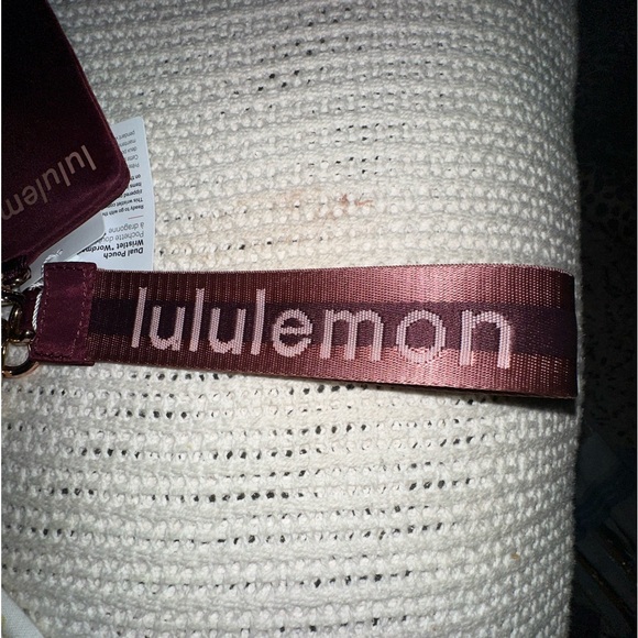 NWT Custom Lululemon Wristlet- Garnet/ Black - Picture 4 of 5